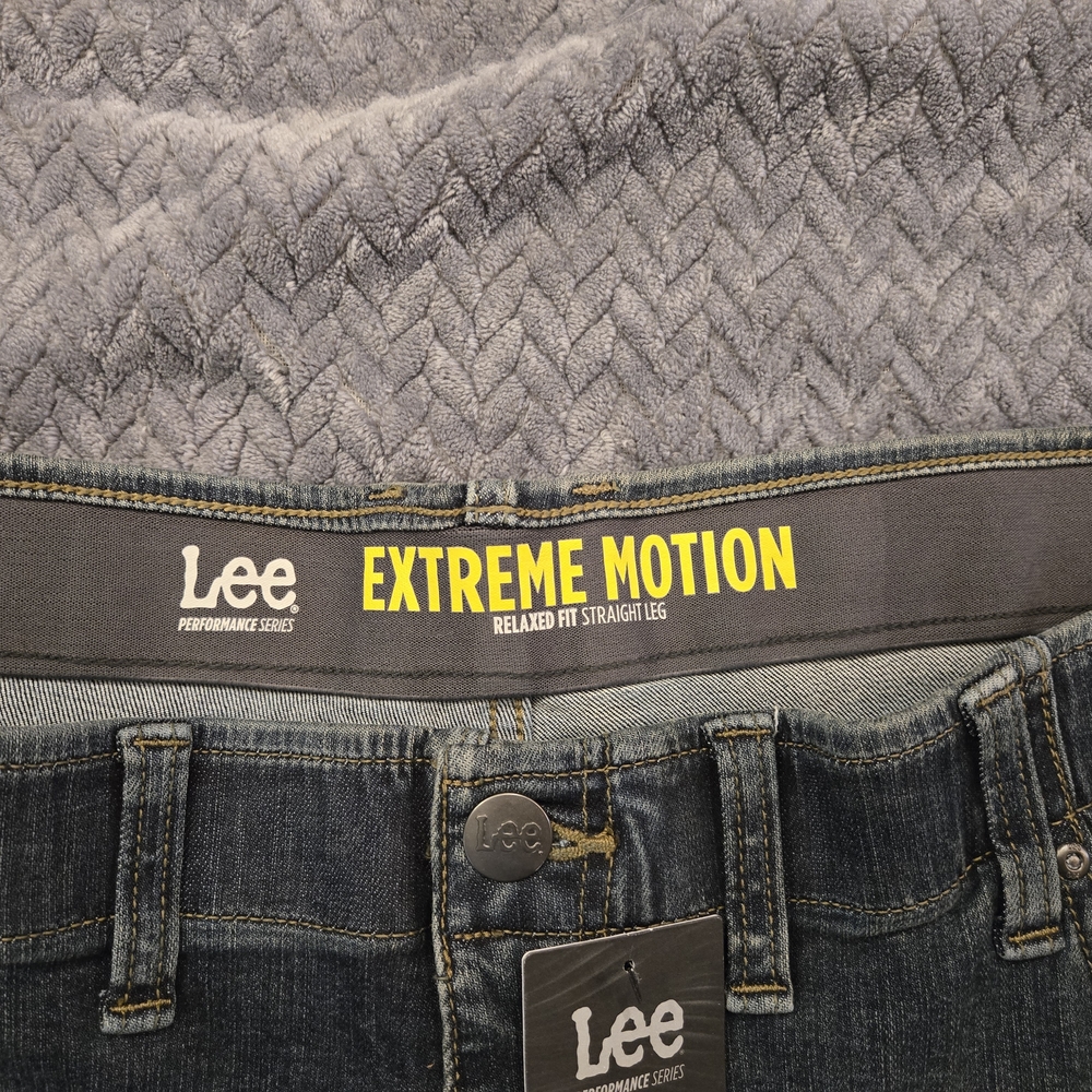 NWT Lee Men's Extreme Motion Slim Straight Jeans 54x30 Dark Wash - Picture 5 of 9